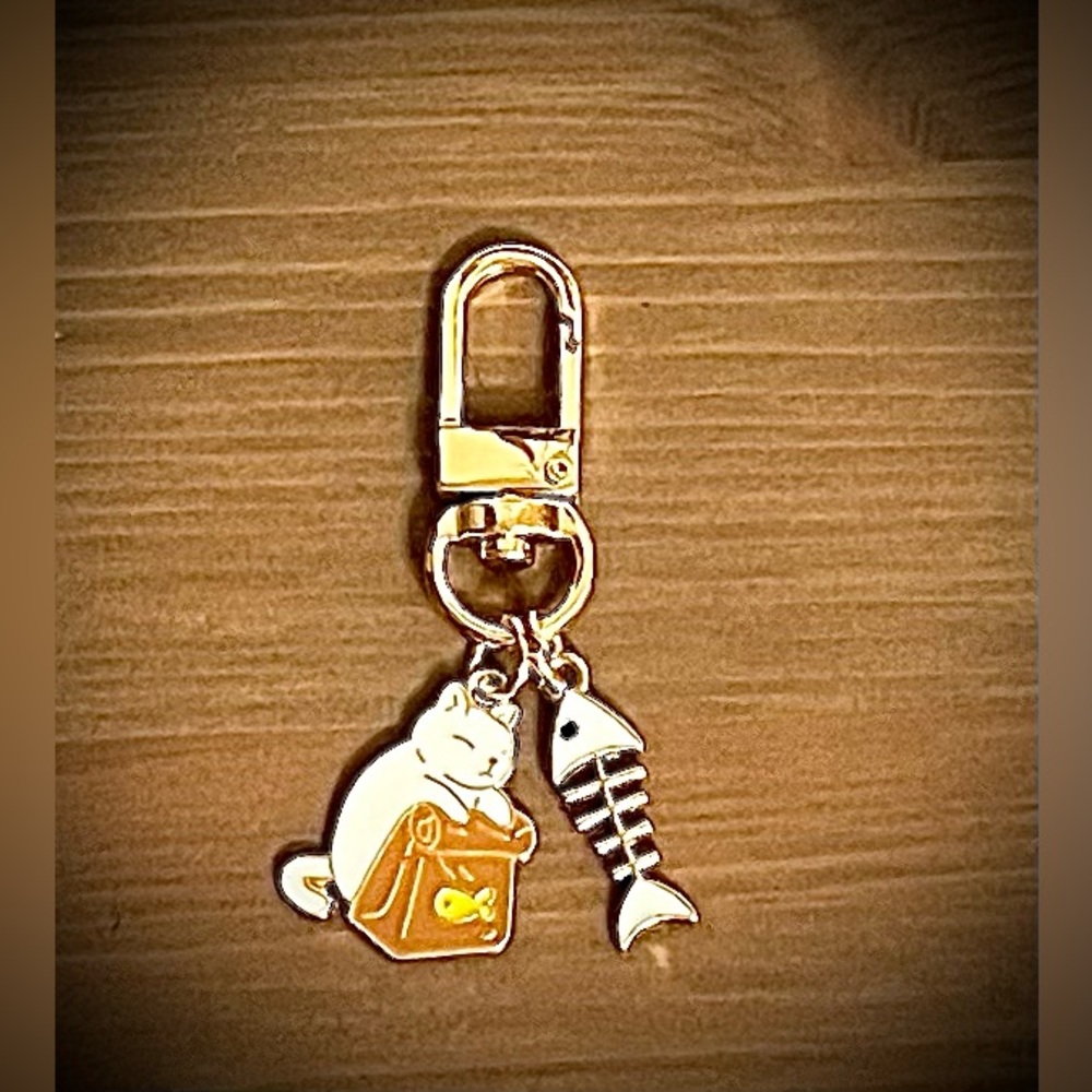 ✨NWOT✨ CAT W/ LUNCH BAG & FISHBONE KEYRING/CHARM